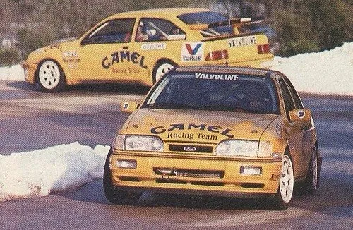 Ford Sierra της Camel Racing Team σε αγώνα με χιόνι