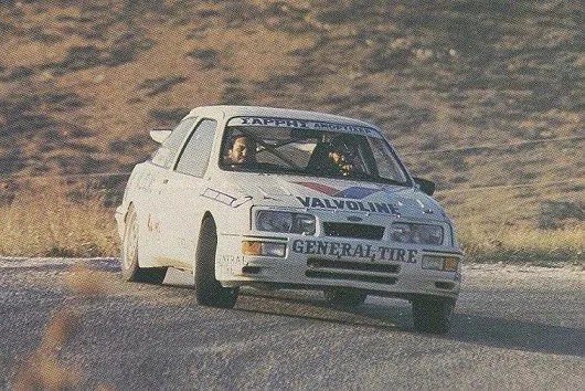 Ford Sierra με χρώματα Valvoline σε αγώνα